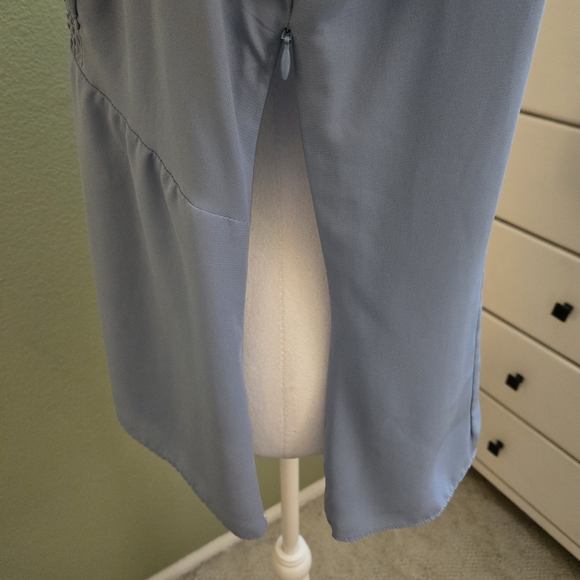 Covington Women's Light Blue V-Neck Sleeveless Blouse - Picture 4 of 9